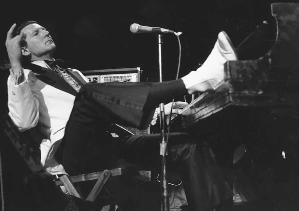 Jerry Lee Lewis, il killer del rock’n’roll considerato uno dei padri fondatori del genere musicale Jerry Lee Lewis