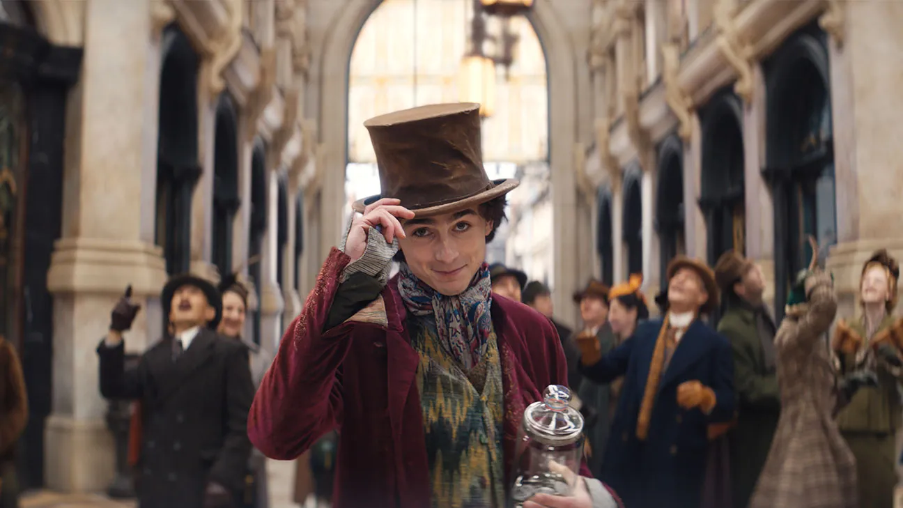 Timothée Chalamet è diventato un giovane Wonka nel nuovo trailer