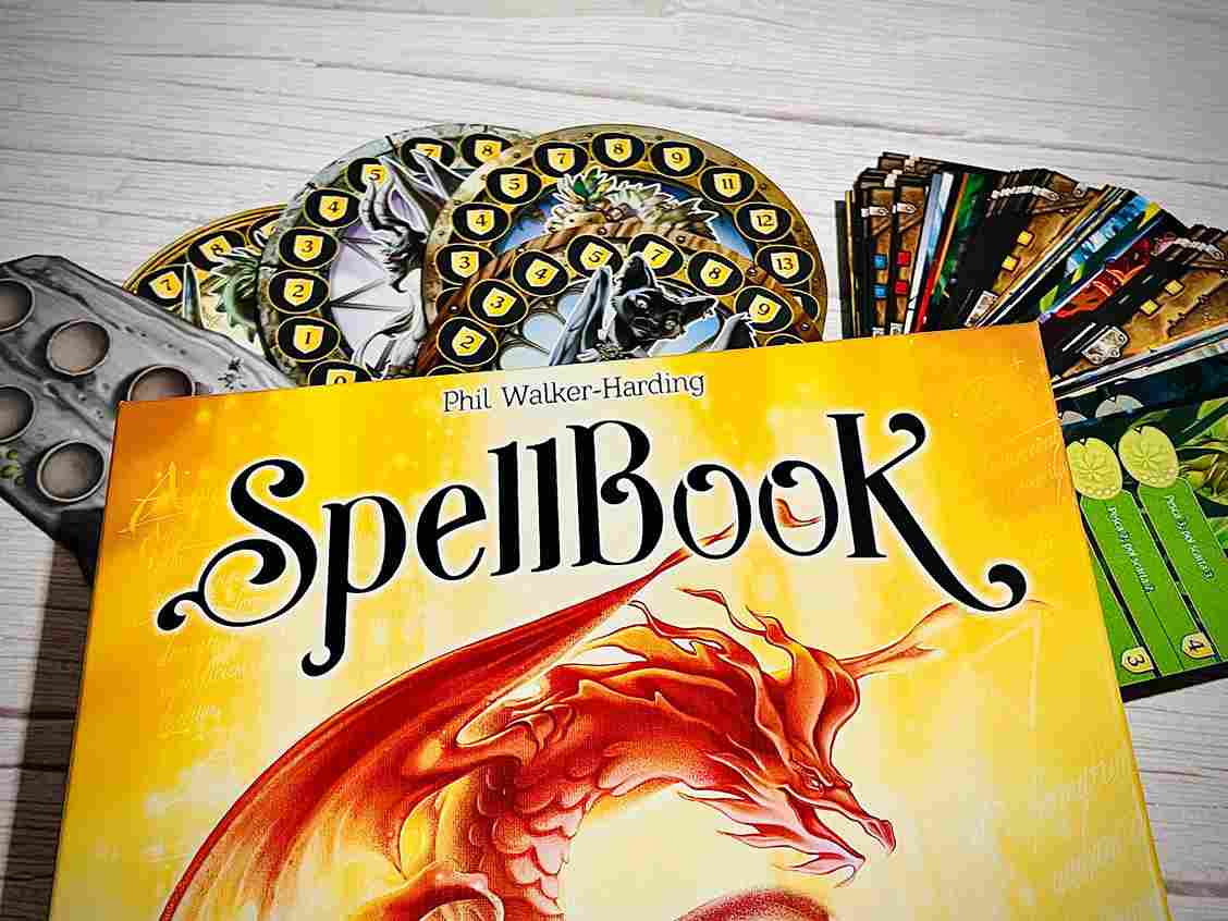 Spellbook – Gioco Da Tavolo Asmodee In Italiano – 1-4 Giocatori, 12+ Anni – Strategia E Magia Con 2100 Combinazioni Di Incantesimi