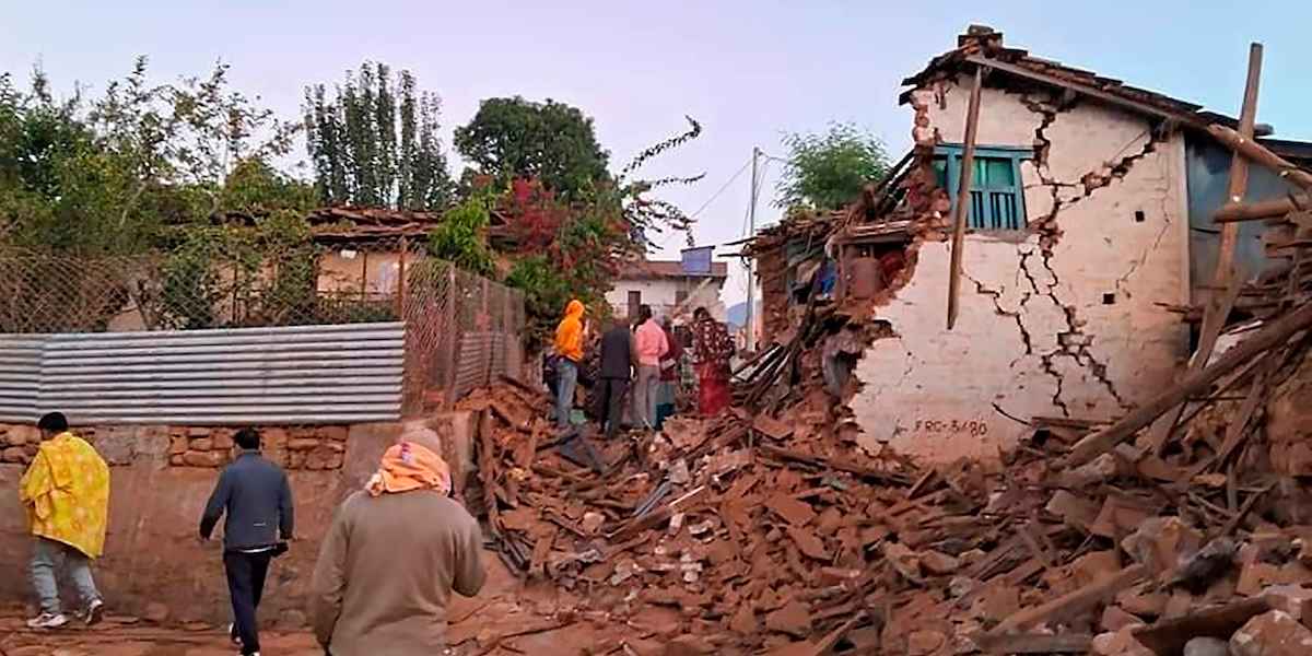 Terremoto di 5.6 in Nepal, le vittime sono almeno 132