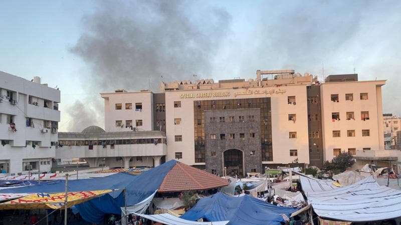 Black-out totale a Gaza, bombardato l’ospedale al-Shifa