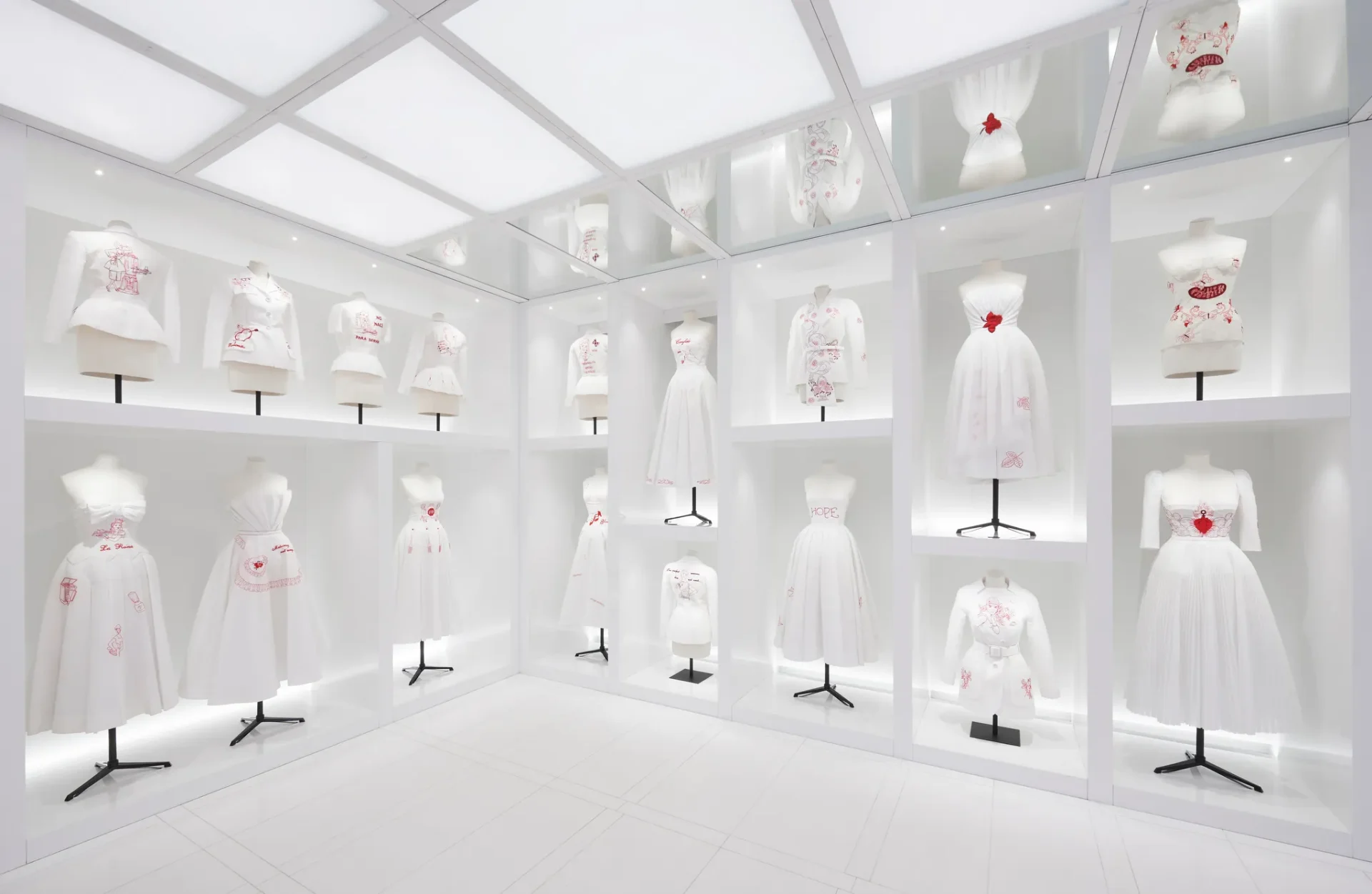 La Galerie Dior a Parigi ospiterà opere per i diritti delle donne