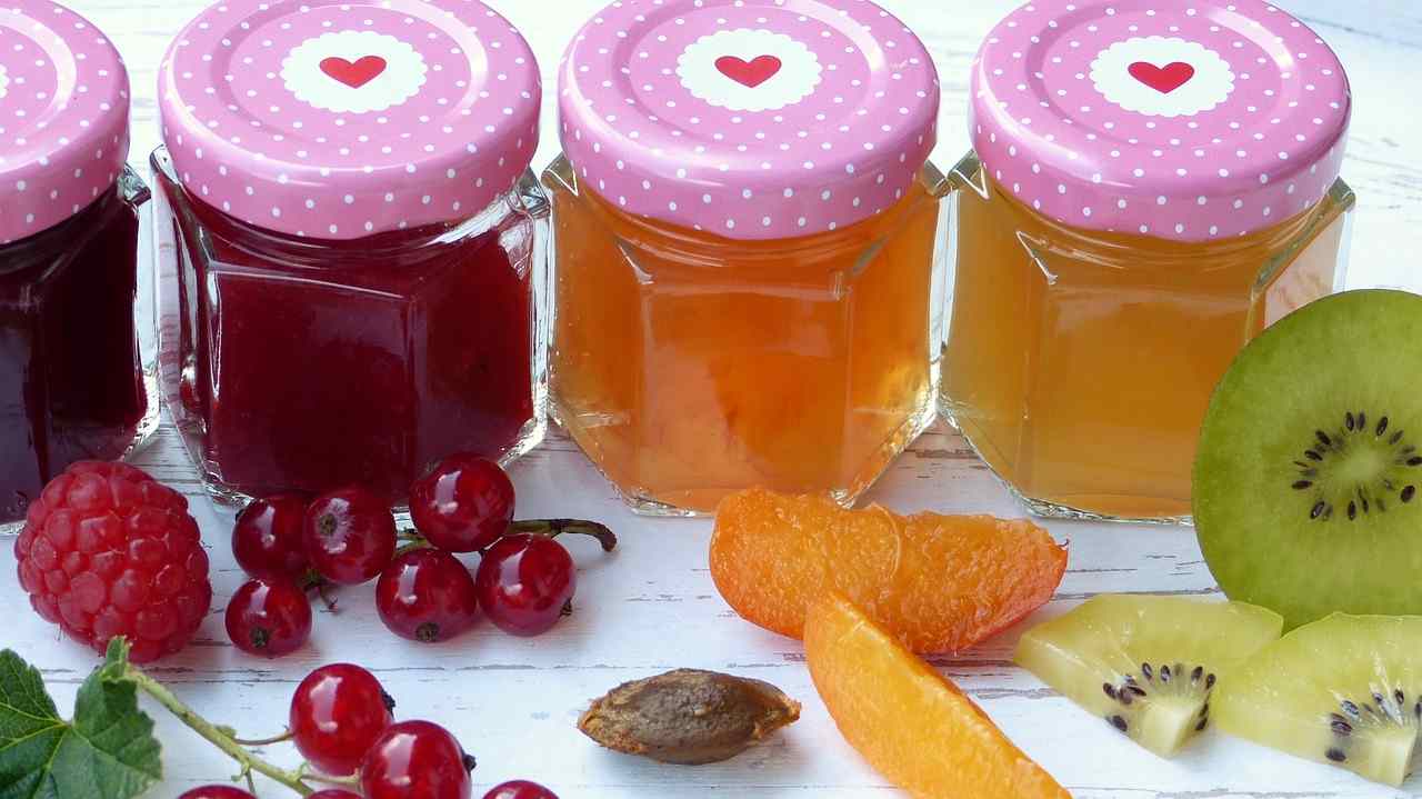 Conserve di autunno: marmellate di frutta e verdure sott'olio per assaporare i cibi autunnali tutto l'anno (Photo Credits: Foto di Silvia da Pixabay)