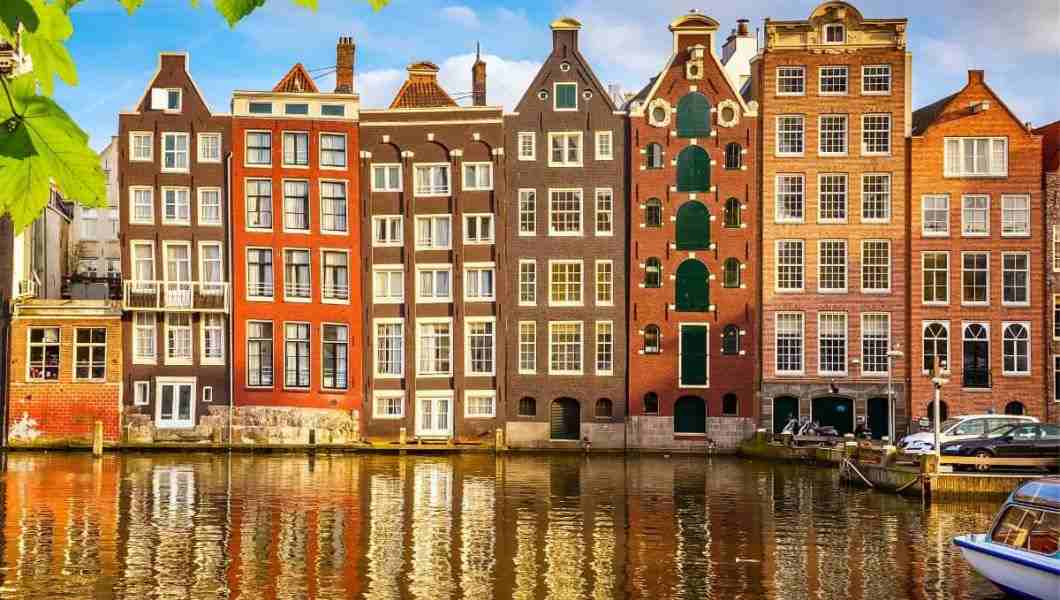 Cosa vedere ad Amsterdam a piedi: Itinerario per Scoprire l’essenza della Città