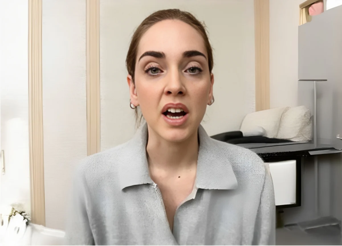 La tuta indossata da Chiara Ferragni nel video di scuse va sold out: il paradosso da 600 euro tuta chiara ferragni © affari esteri