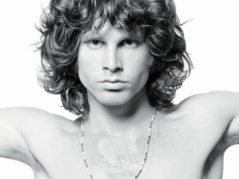 Andare oltre: le poesie di Jim Morrison, il messia della controcultura Jim Morrison, le poesie - Photo Credits lanazione.it