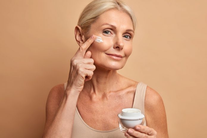 Invecchiare nel mondo del beauty sta (quasi) diventando una possibilità accettabile
