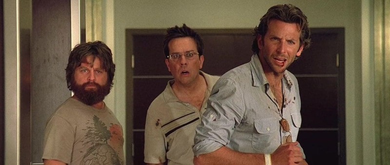 Bradley Cooper, Ed Helms e Zach Galifianakis in una scena de " Una notte da leoni". Photo Credits: Warner Bros.