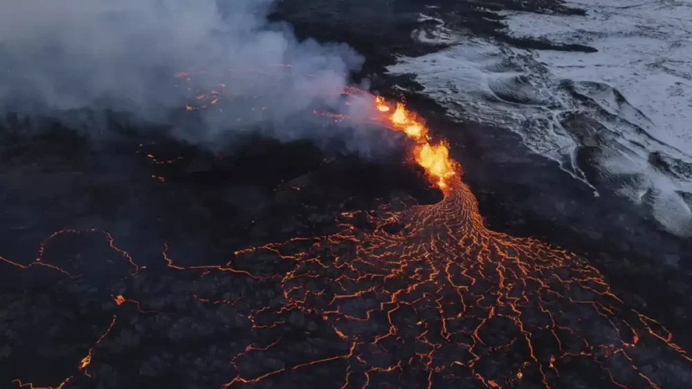 Islanda, nuova eruzione vulcanica vicino Reykjavik