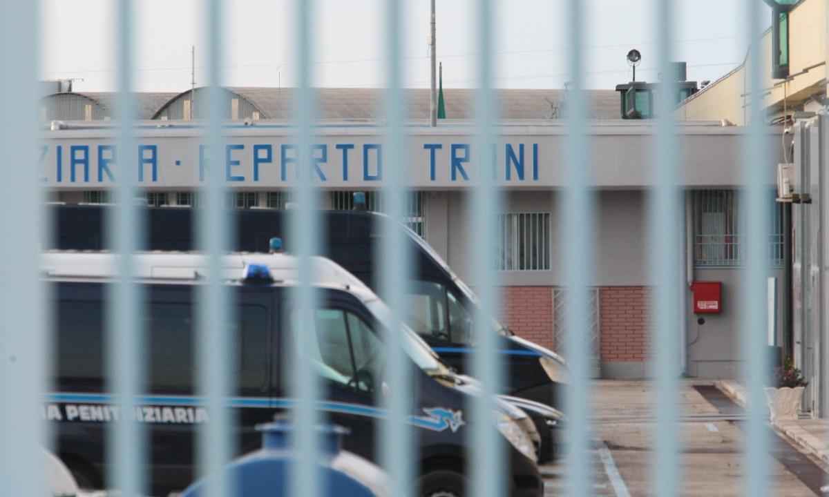 Trani, dieci anni di carcere per abusi sessuali sulla nipote di 9 anni, la difesa: “Non può averla violentata”