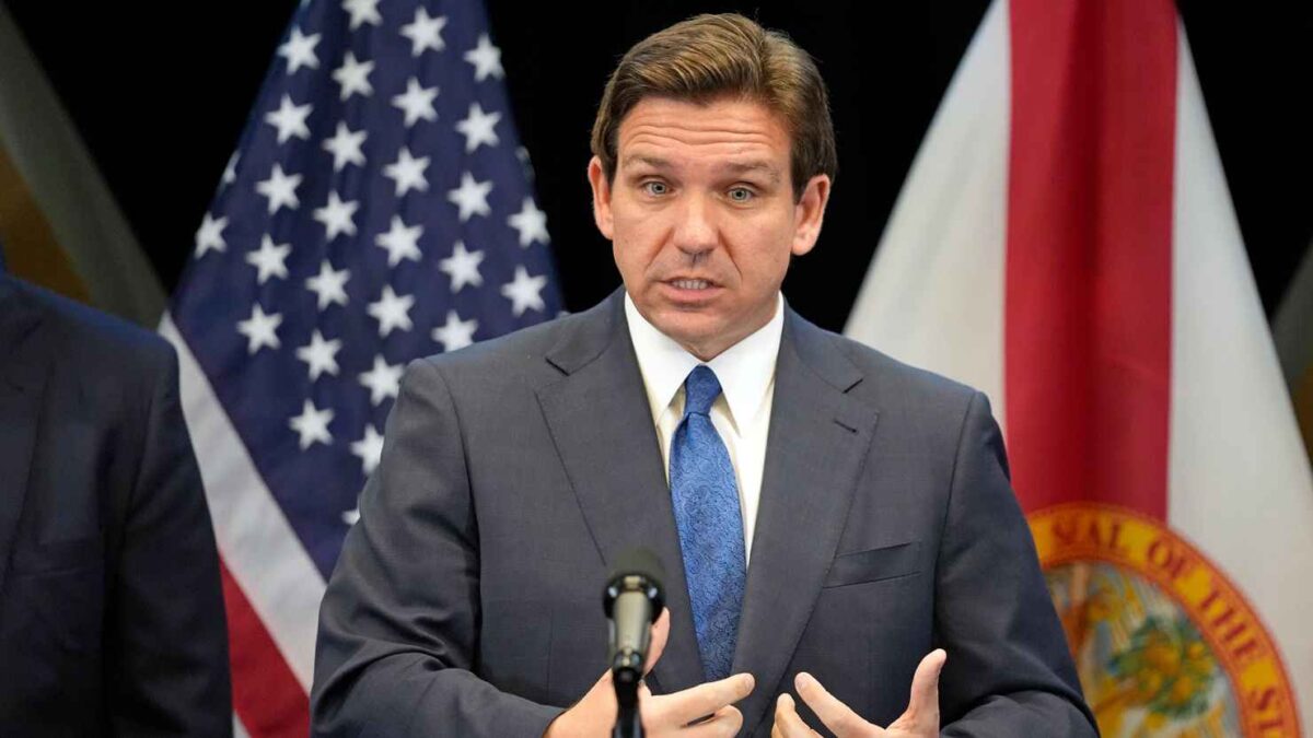 Ron DeSantis si ritira dalla corsa alle primarie repubblicane e appoggia Trump
