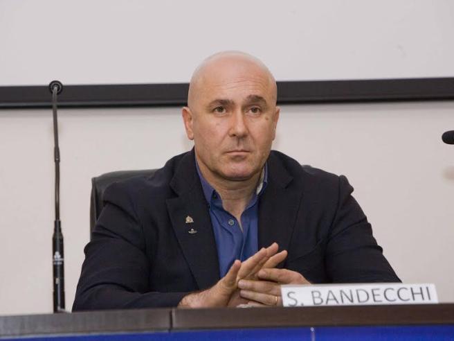 Bandecchi: “Un uomo normale guarda il c… di una donna” – Video
