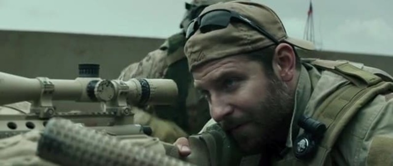 Bradley Cooper in una scena de "American Sniper". Photo credits: Warner Bros. Pictures