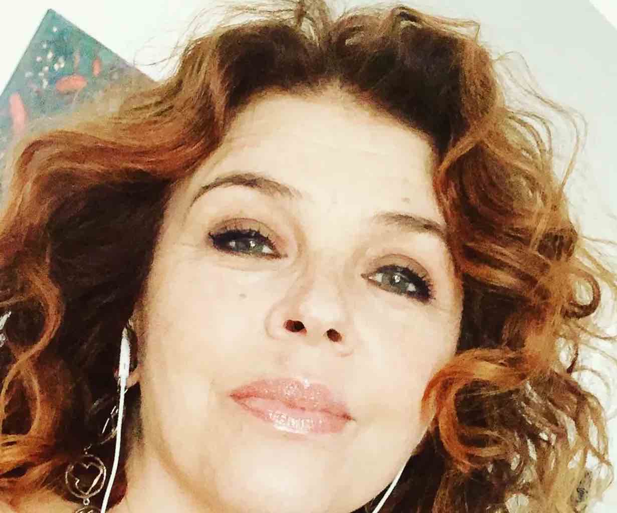 Paola Saluzzi, chi è il marito Gabriele Romagnoli: “Ci siamo sposati per fare un regalo alle nostre mamme” Paola Saluzzi chi è il marito