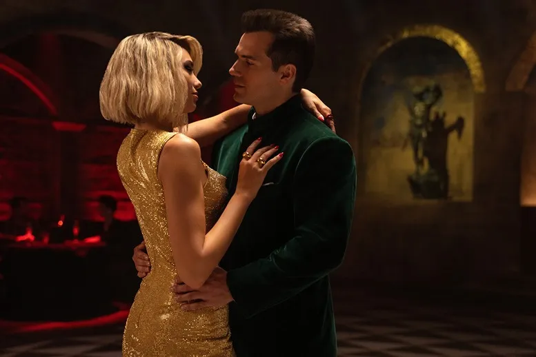 Argylle - La super spia: LaGrange (Dua Lipa) e Argylle (Henry Cavill) in una scena del film