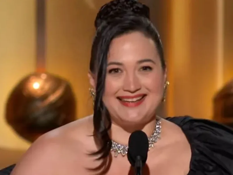 Ai Golden Globe 2024 Lily Gladstone ringrazia nella lingua della sua tribù nativo americana, i Piedi Neri lily gladstone golden globe 2024 © entertainment weekly