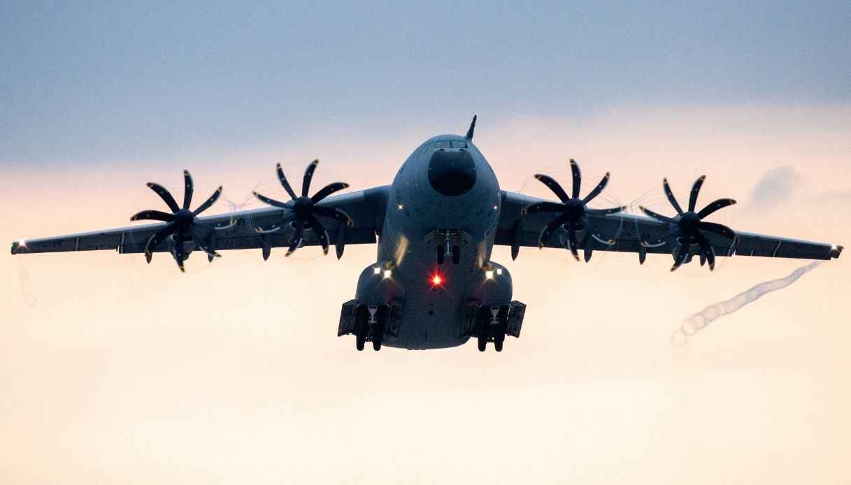 Aereo passeggeri precipita nel Nord-Est dell’Afghanistan