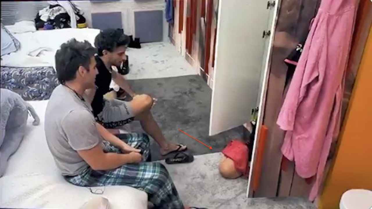Bufera al Grande Fratello: scoppia l’Armadio-Gate, cosa ha combinato Rosy Chin