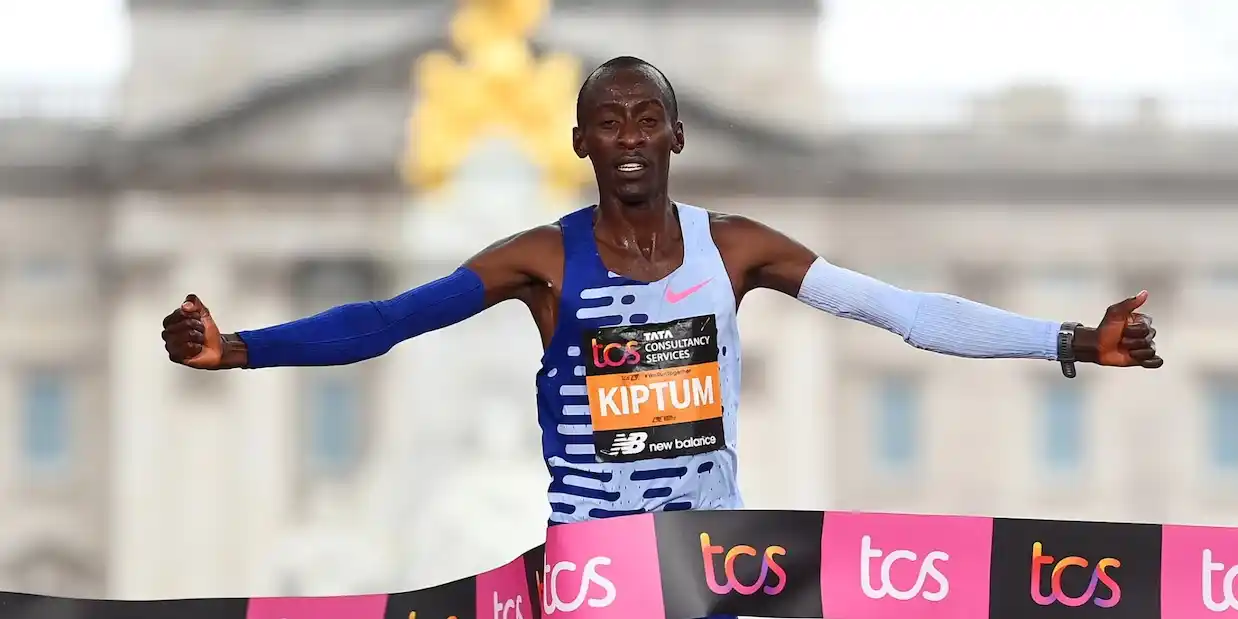 Morto Kelvin Kiptum, il re della maratona ucciso in un incidente stradale