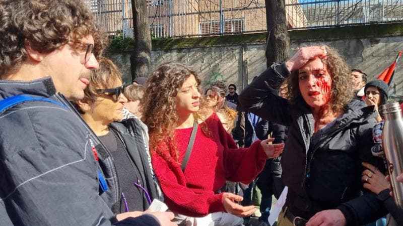 Napoli, scontri tra manifestanti pro Palestina e polizia davanti sede Rai: 10 feriti
