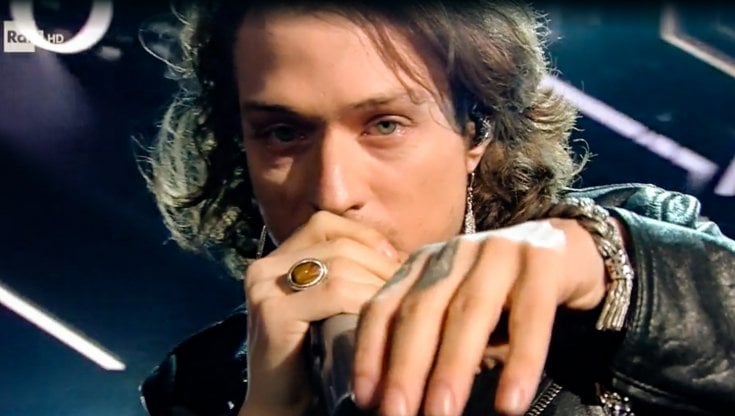 Irama, “Tu no” il testo del brano in gara a Sanremo 2024