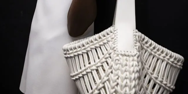 Valentino borsa - Photo Credits elle.com
