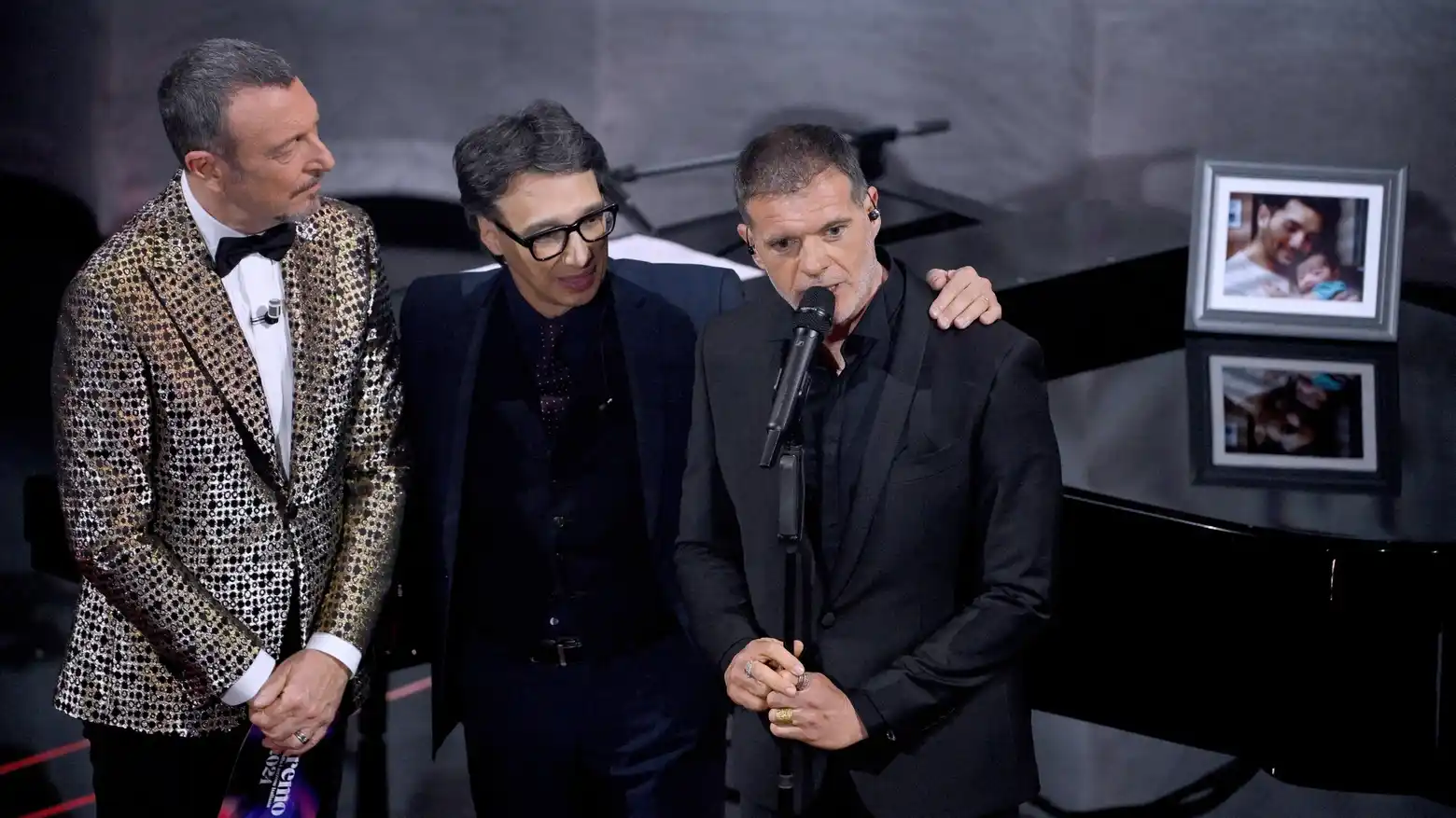 Sanremo, Massini commuove mezza Italia, ma la nuova destra (a)social è a prova di lacrime