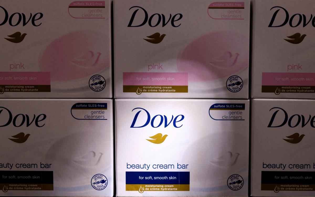 L’azienda beauty Dove è stata accusata di greenwashing da Greenpeace