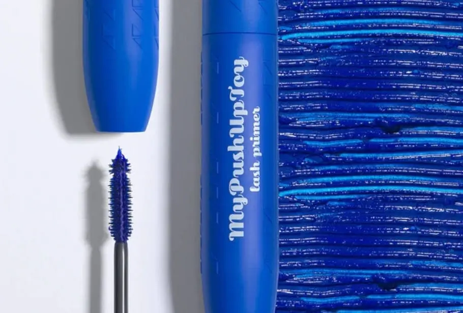 Diego Dalla Palma ha creato un mascara blu: ecco a cosa serve il primer MyPushUpToy già virale su TikTok mascara blu diego dalla palma © mai senza trucco