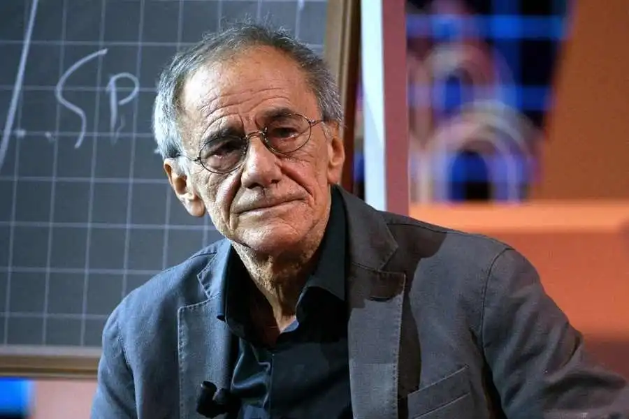 Robeto Vecchioni e la classifica dei libri più venduti della settimana, fonte arezzo24.net