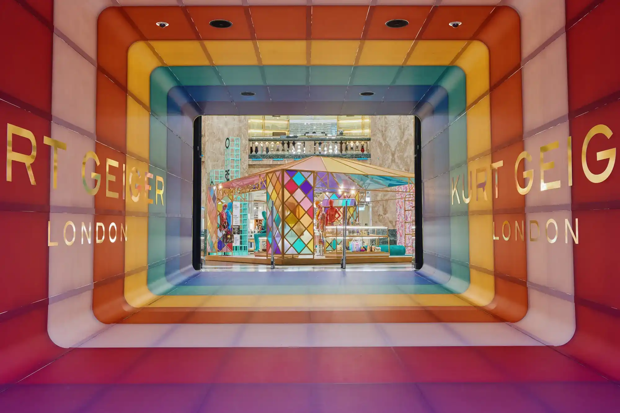 Kurt Geiger sbarca a Parigi alle Galeries Lafayette con un nuovissimo pop-up