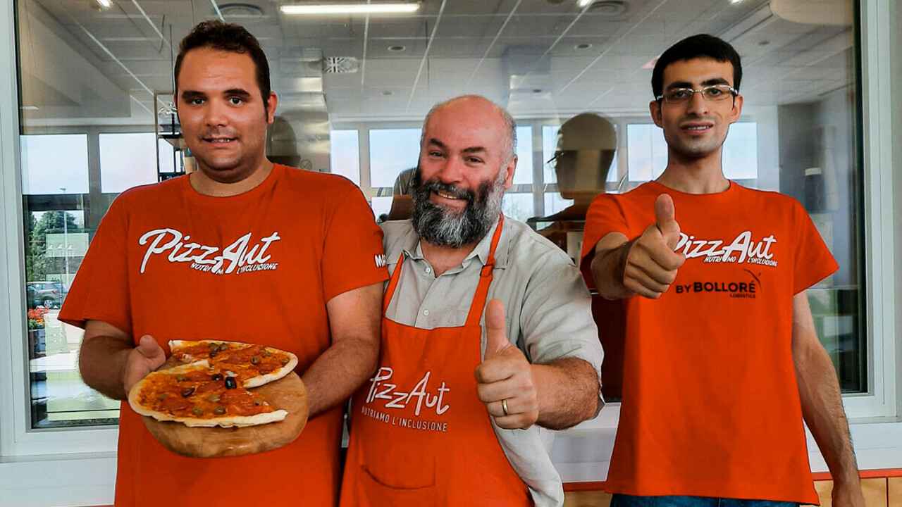 Nico Acampora, chi è il pizzaiolo che assume ragazzi autistici: “PizzAut il mio orgoglio”