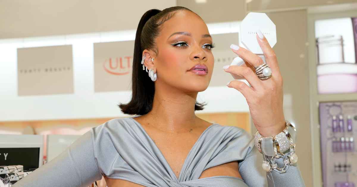 Fenty Beauty arriva in Cina: l’annuncio sui social di Rihanna