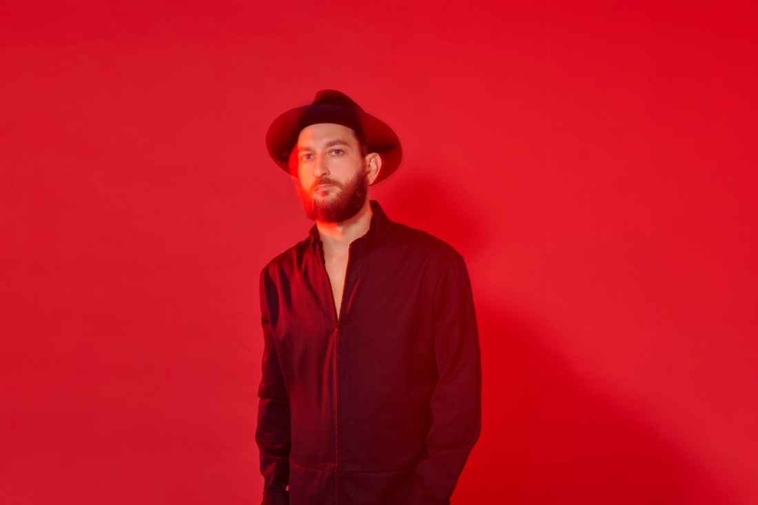 Vasco Brondi, esce oggi il nuovo singolo ”Illumina tutto” che anticipa l’album “Un segno di vita”, disponibile dal 15 marzo