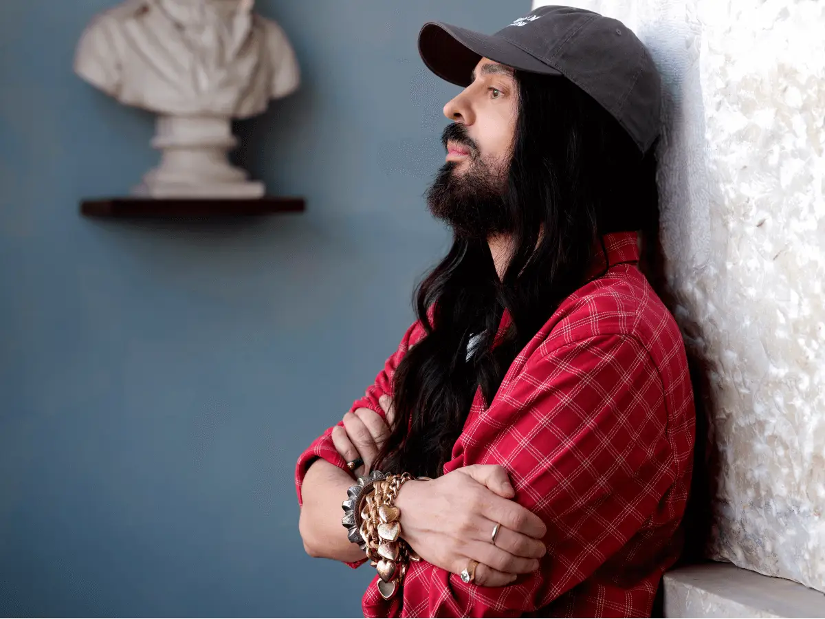 Alessandro Michele, da Gucci a Valentino: l’estro del direttore creativo con un tocco genderless alessandro michele