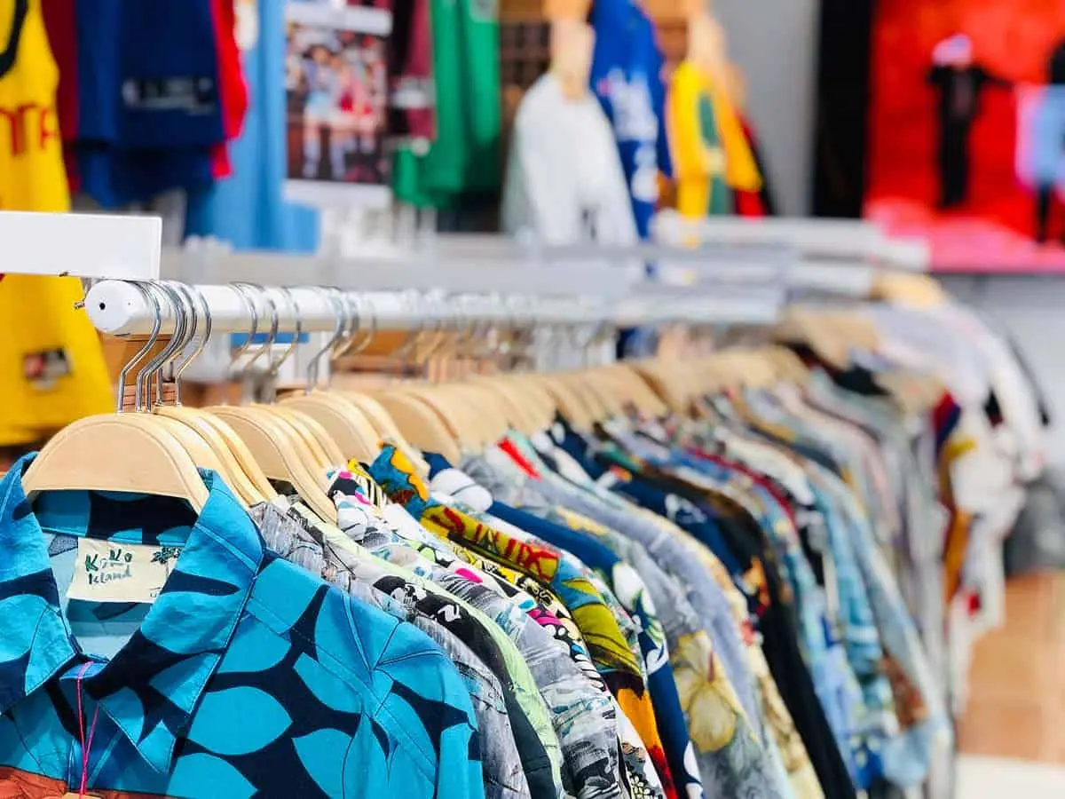 Il thrifting sempre più in crescita: secondo ThredUp il mercato globale del vintage raggiungerà 350 miliardi di dollari thredup © food drink life