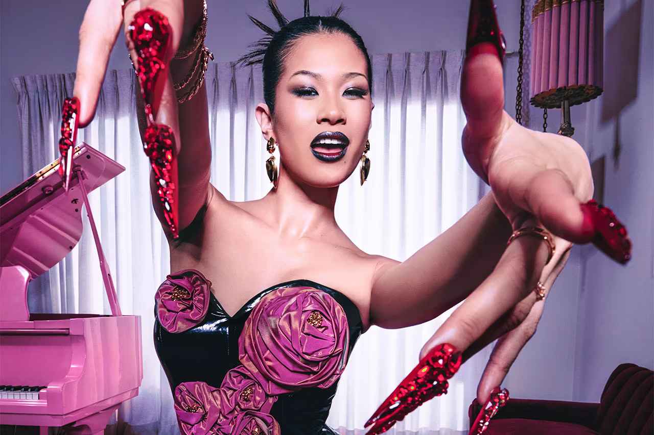 Nicki Minaj lancia la sua prima linea di unghie press-on, Pink Friday Nails