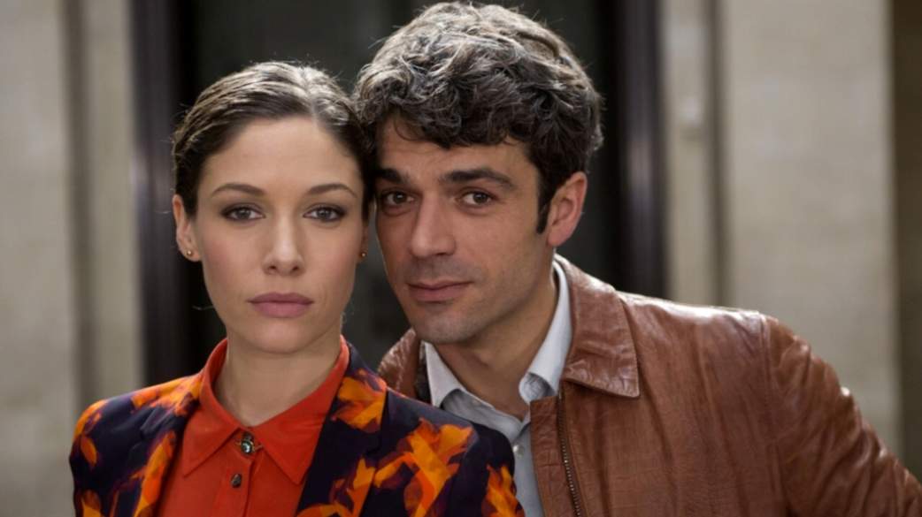 Stasera in tv: Poli opposti su Rai 1 e il romanticismo americano Stasera in tv: Poli Opposti su rai 1 e il romanticismo americano - Luca Argentero e Sarah Felberbaum, Poli Opposti