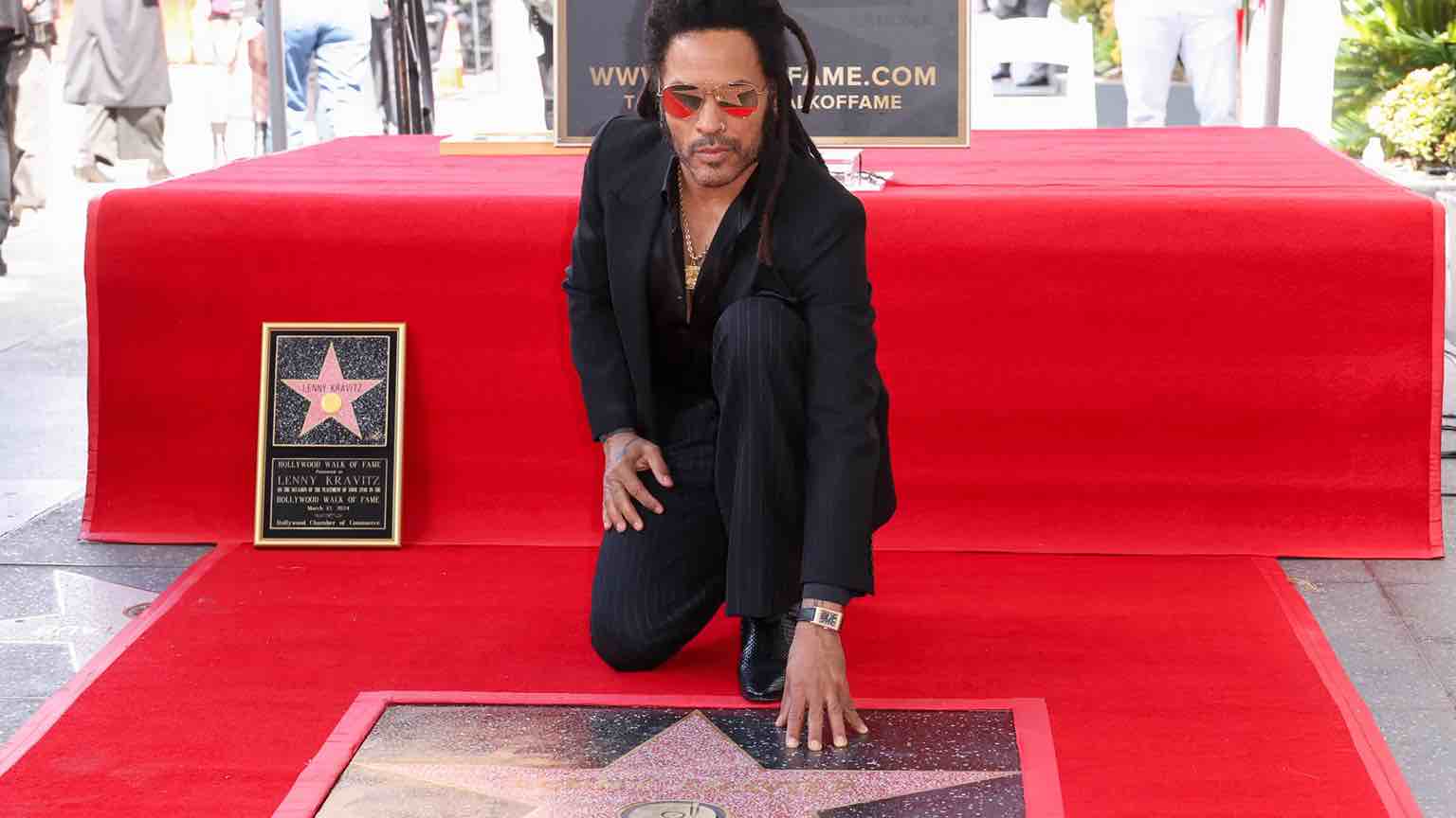 Lenny Kravitz, arriva la stella sulla Walk of Fame: “Un onore incredibile” Lenny Kravitz arriva la stella sulla Walk Of Fame