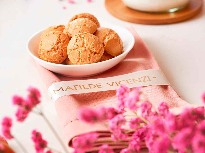 Delizie da preparare (e gustare): torta con Amaretti di Matilde Vicenzi, ricotta e cioccolato