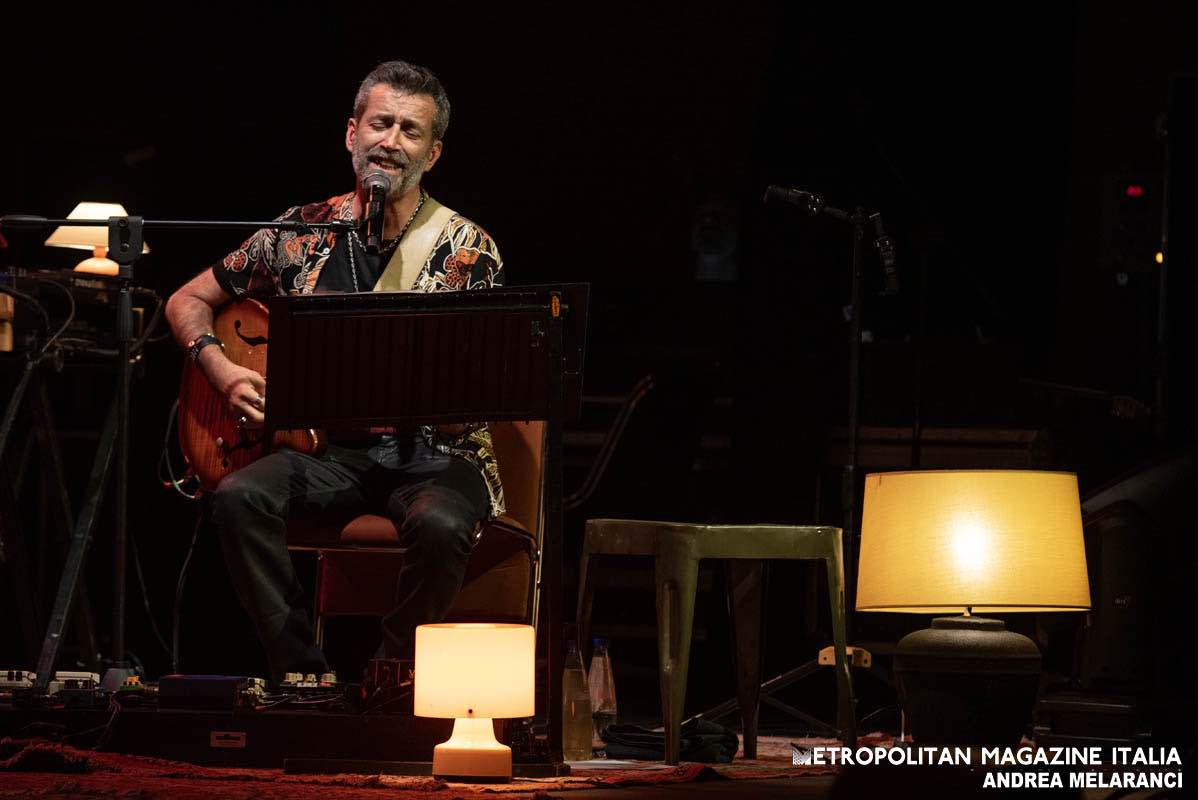 Daniele Silvestri, un “Cantautore Recidivo”, all’Auditorium parco della musica Daniele Silvestri live Auditorium Parco Della Musica - Ph © Andrea Melaranci