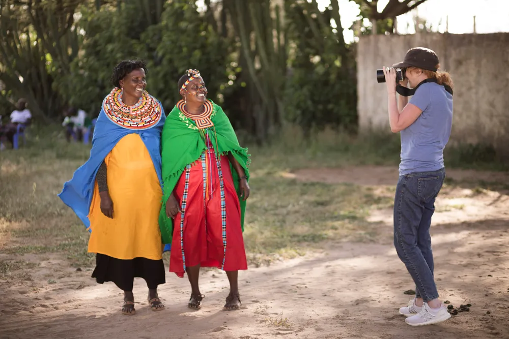 Fiorella Mannoia in Kenya, durante una missione per conto di Amref