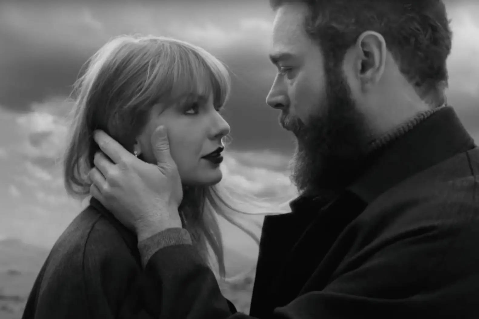 Taylor Swift: online il video feat Post Malone “Fortnight” (e lancia nuovi easter egg)
