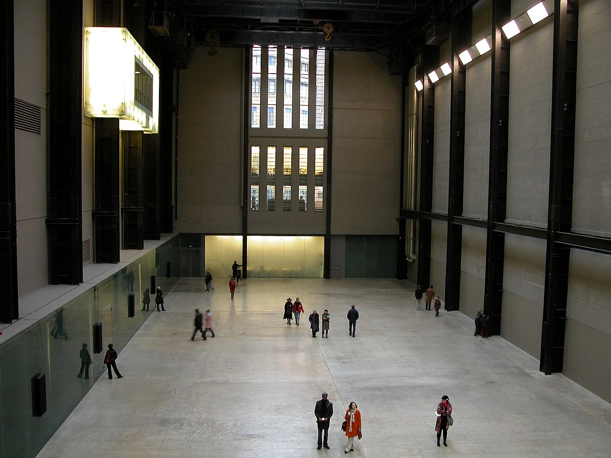 La location di Gucci Cruise 2025 è la Tate Modern di Londra gucci cruise 2025 © wikipedia