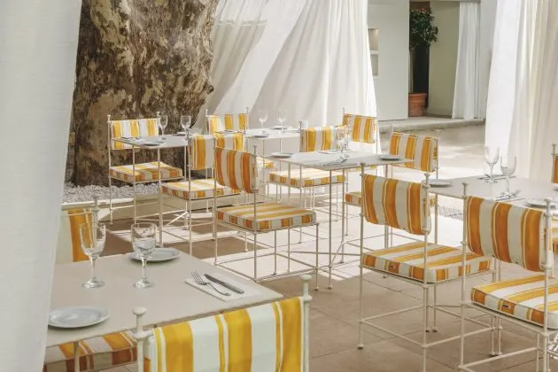 Jacquemus conquista Saint-Tropez: La Reinaissance sarà rinnovata da Simon Porte
