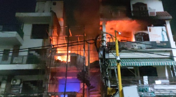 Tragedia a Nuova Delhi: 7 neonati morti in un incendio in ospedale