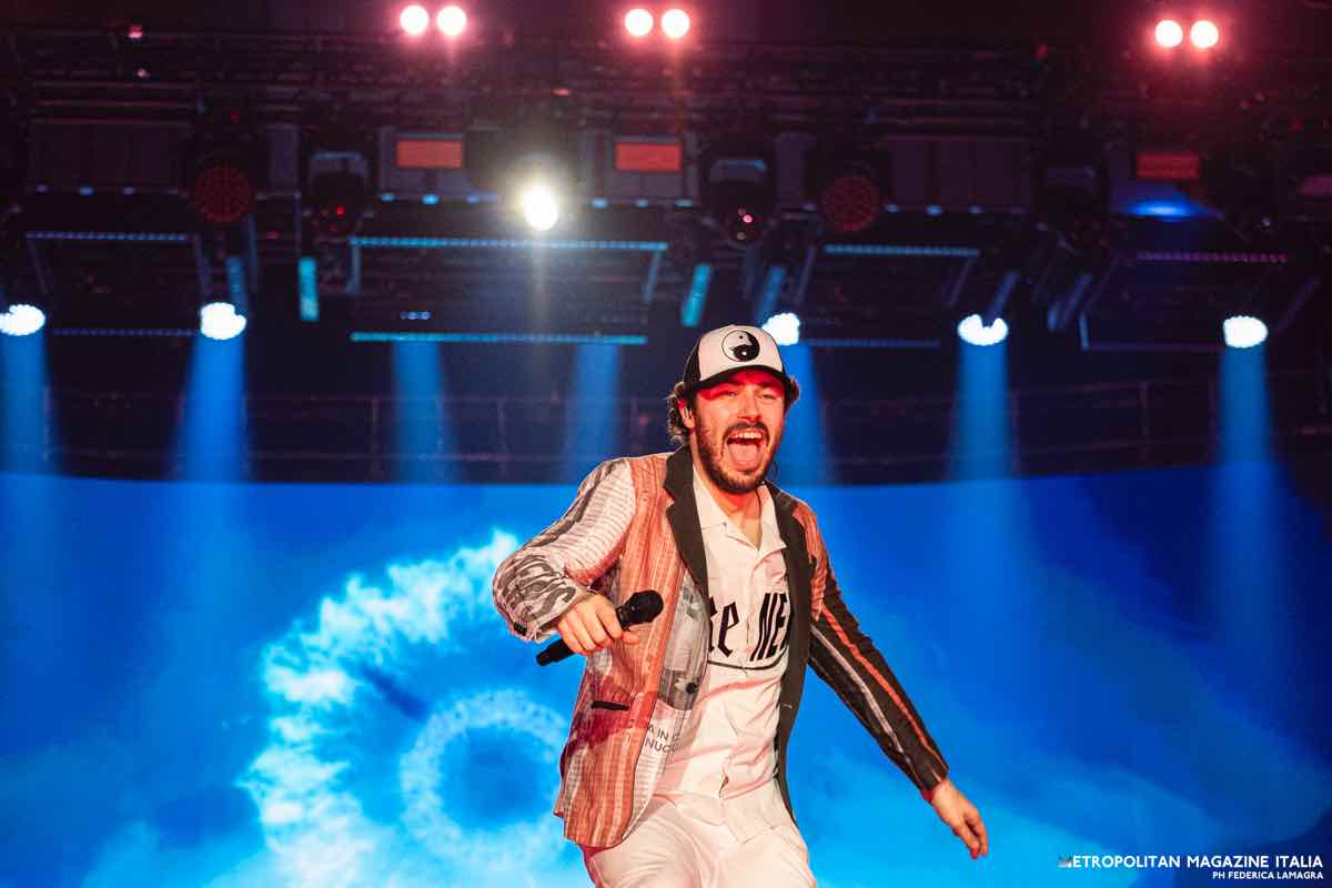 Pinguini Tattici Nucleari a Napoli sfidano il terremoto con l’omaggio a Pino Daniele – photogallery Pinguini Tattici Nucleari live Napoli - Ph © Federica Lamagra