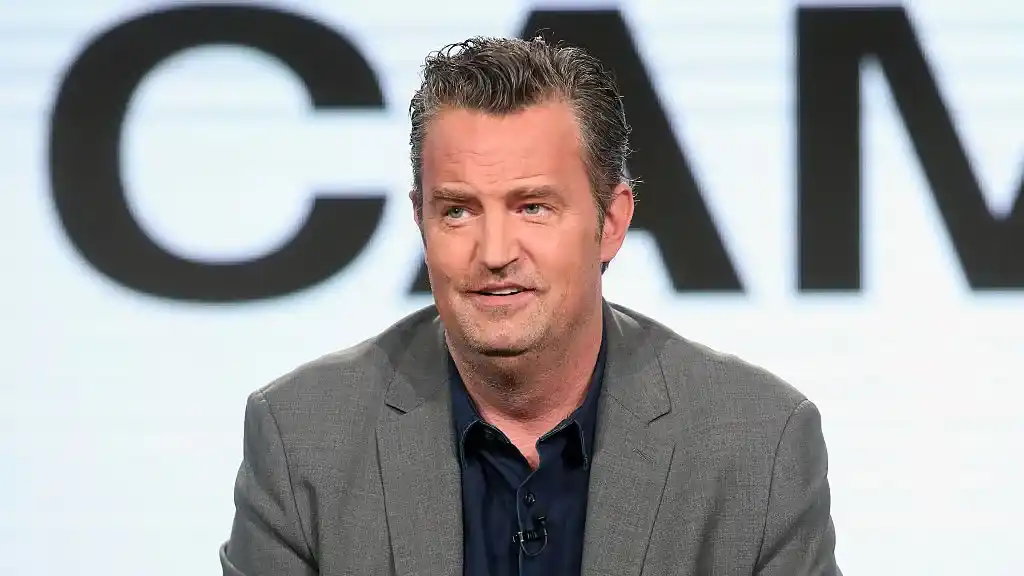 La polizia di Los Angeles apre un’indagine sulla morte di Matthew Perry