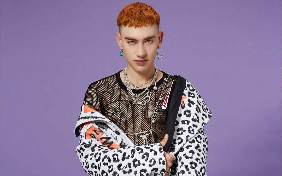 Chi è Olly Alexander, il cantante del Regno Unito all’Eurovision 2024