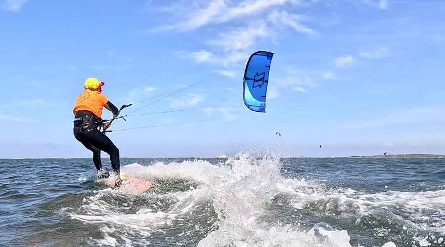 Alla scoperta del kitesurf in Sicilia: tra mare, vento e adrenalina